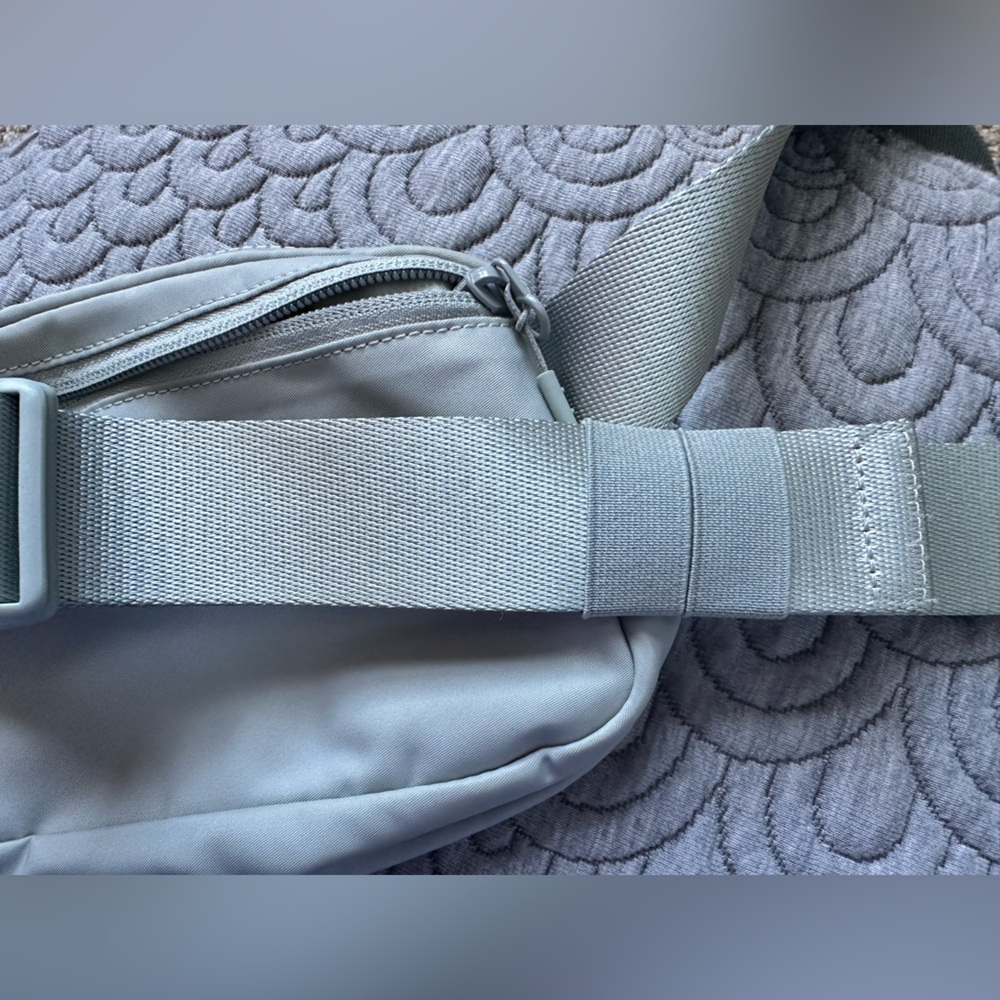 EUCđź©¶Lululemon Everywhere Belt Bag 1L Jade Gray - Picture 8 of 9